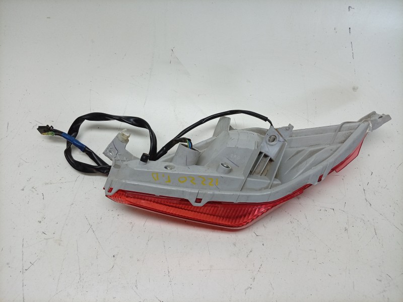 Recambio de piloto trasero derecho para yamaha x-max 125 referencia OEM IAM  B74H47300000 