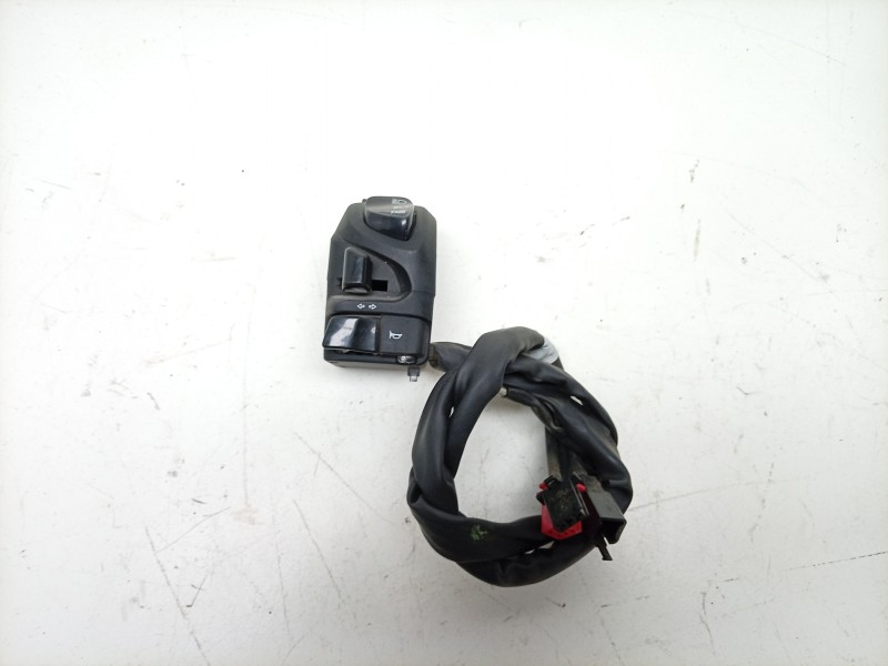 Recambio de piña luces izquierda para yamaha x-max 125 referencia OEM IAM  B9YH397200 