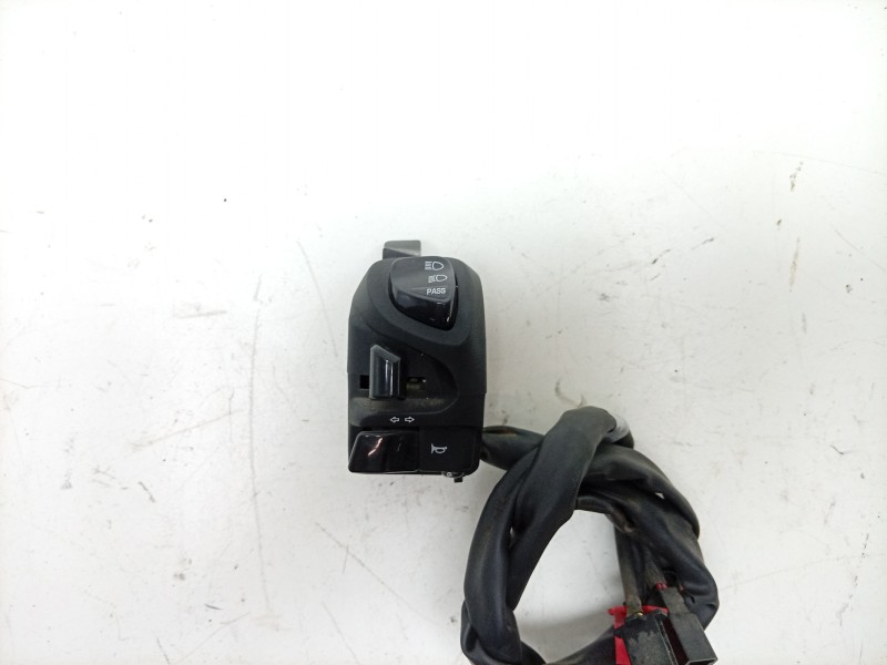 Recambio de piña luces izquierda para yamaha x-max 125 referencia OEM IAM  B9YH397200 