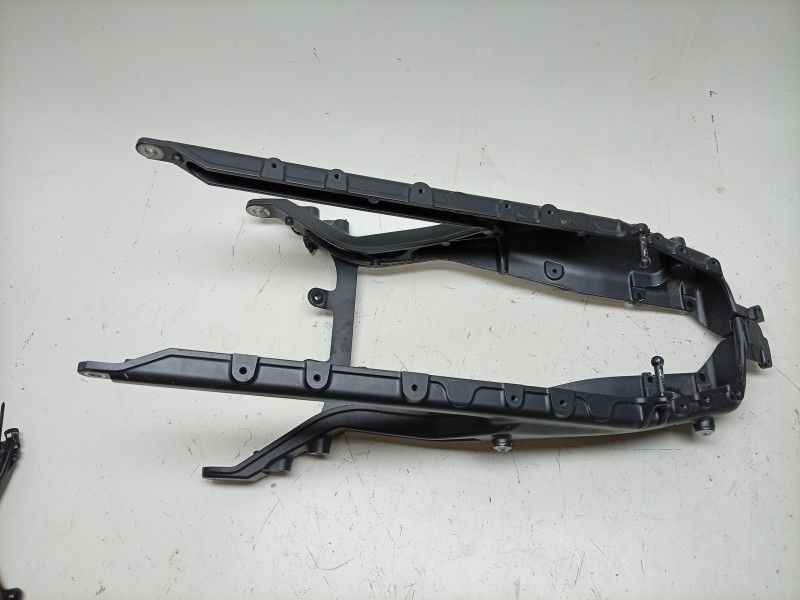 Recambio de subchasis trasero para yamaha mt mt-09 (rn83) referencia OEM IAM B7N211900900 B7N211900900 