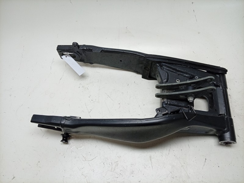 Recambio de basculante para yamaha mt mt-09 (rn83) referencia OEM IAM  B7N221100000 