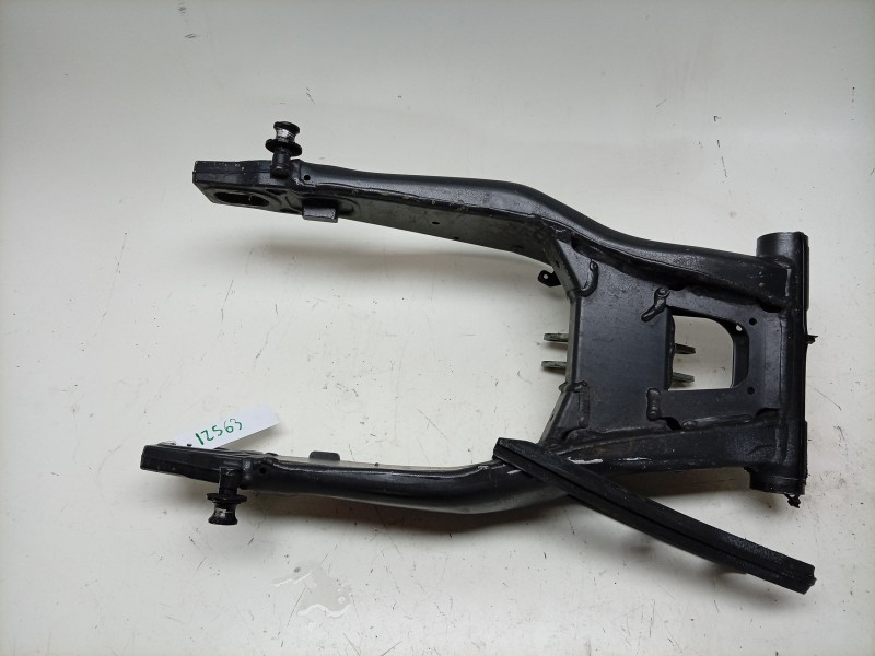 Recambio de basculante para yamaha mt mt-09 (rn83) referencia OEM IAM  B7N221100000 