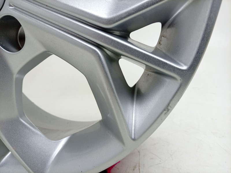 Recambio de llanta para kg mobility tivoli referencia OEM IAM   