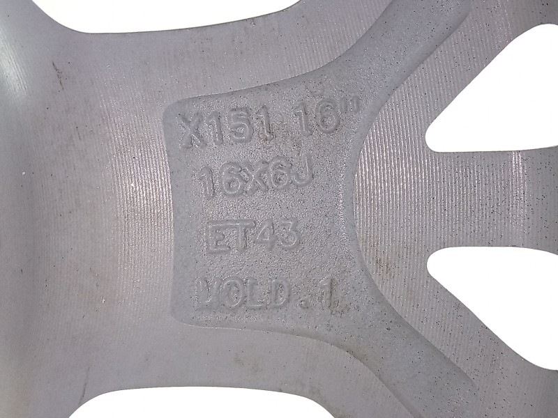 Recambio de llanta para kg mobility tivoli referencia OEM IAM   