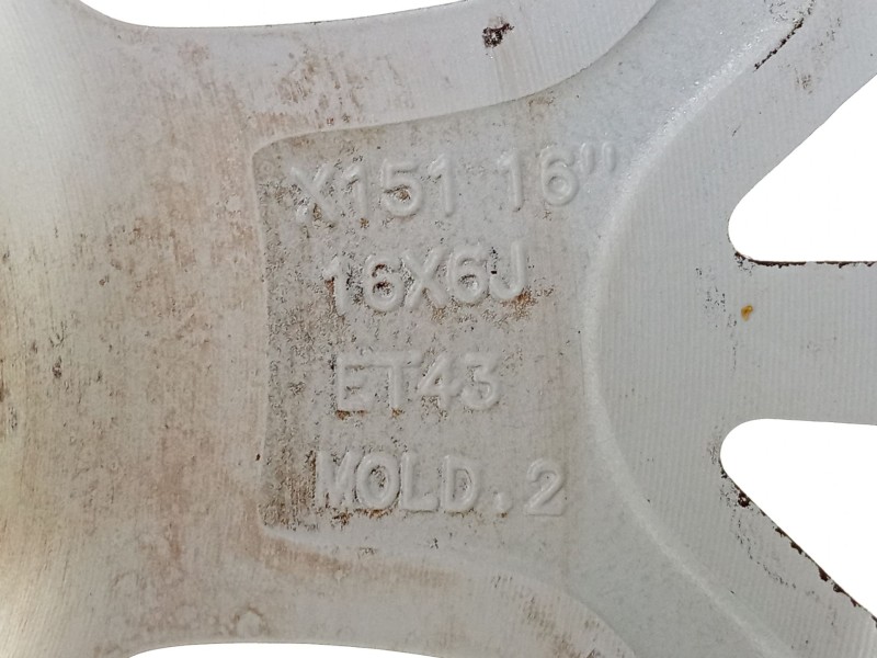Recambio de llanta para kg mobility tivoli referencia OEM IAM  4173035120 