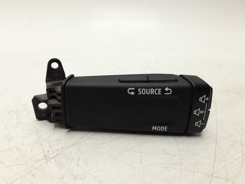 Recambio de mando volante para renault 4 e-tech 120 referencia OEM IAM  255526495R 