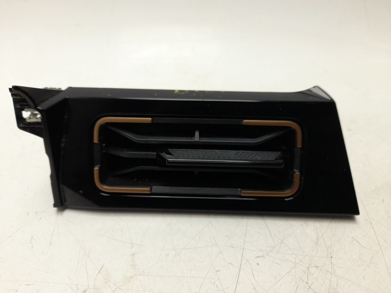 Recambio de aireador derecho para renault 4 e-tech 120 referencia OEM IAM  687613922R 