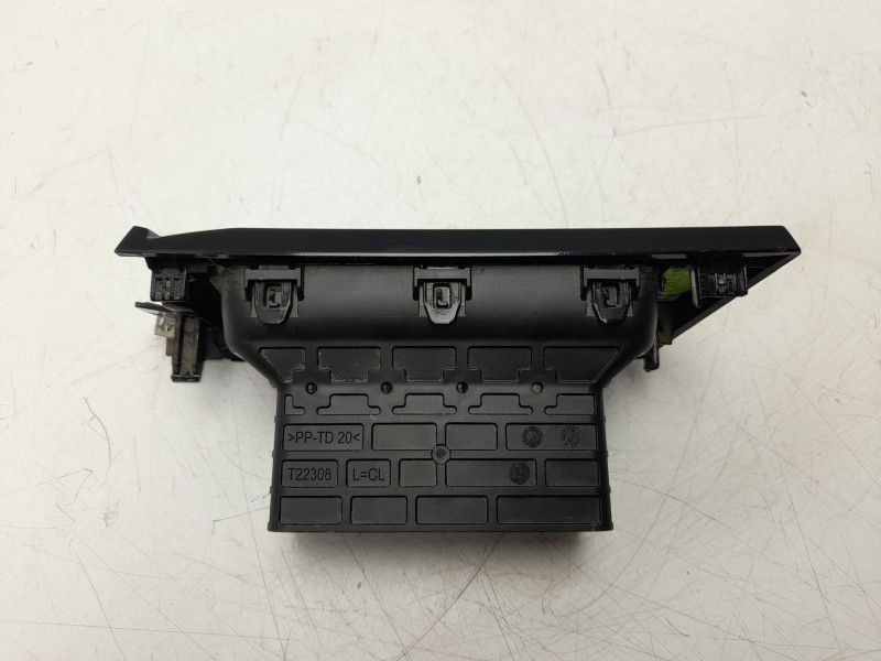 Recambio de aireador derecho para renault 4 e-tech 120 referencia OEM IAM  687613922R 