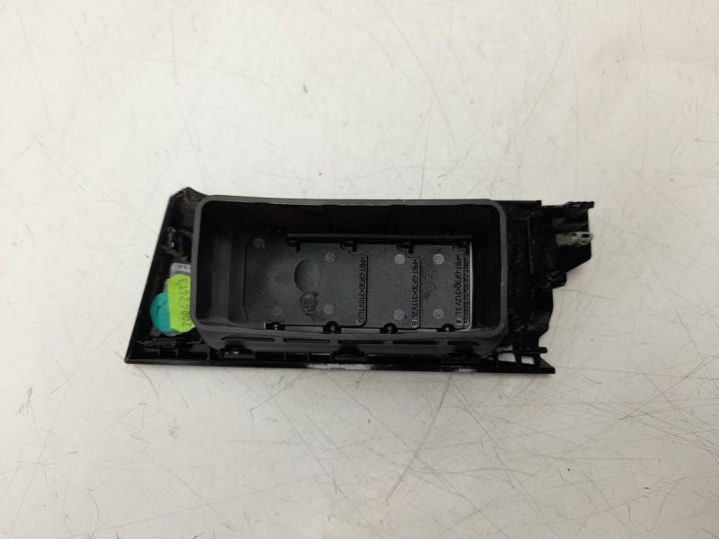 Recambio de aireador derecho para renault 4 e-tech 120 referencia OEM IAM  687613922R 