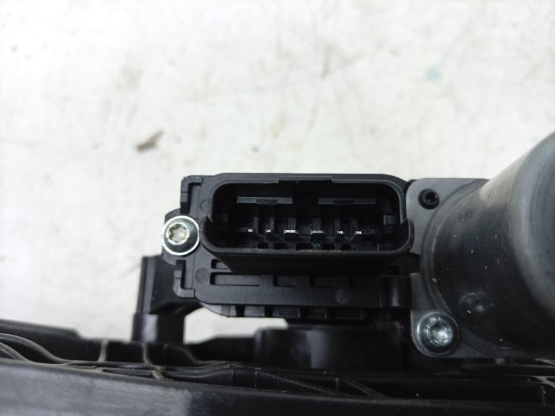 Recambio de elevalunas delantero derecho para renault 4 e-tech 120 referencia OEM IAM  807206206R 