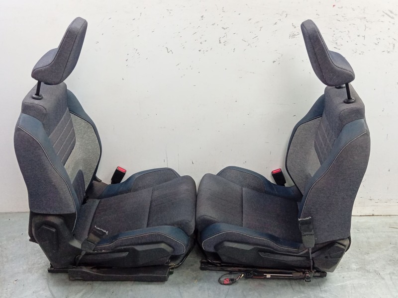 Recambio de juego asientos completo para renault 4 e-tech 120 referencia OEM IAM   