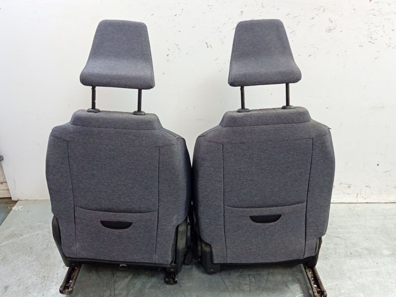 Recambio de juego asientos completo para renault 4 e-tech 120 referencia OEM IAM   