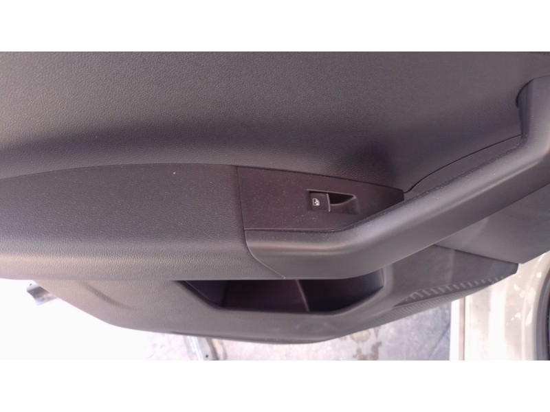 Recambio de mando elevalunas trasero izquierdo para volkswagen taigo (cs1) 1.0 tsi referencia OEM IAM   