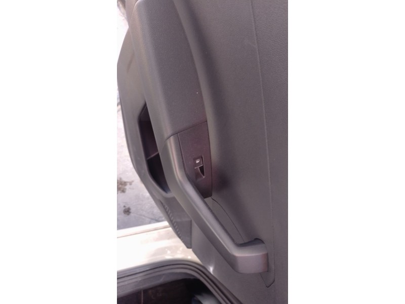 Recambio de mando elevalunas trasero izquierdo para volkswagen taigo (cs1) 1.0 tsi referencia OEM IAM   