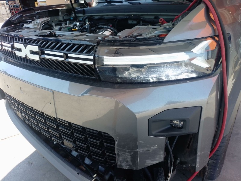 Recambio de faro izquierdo para dacia bigster referencia OEM IAM   