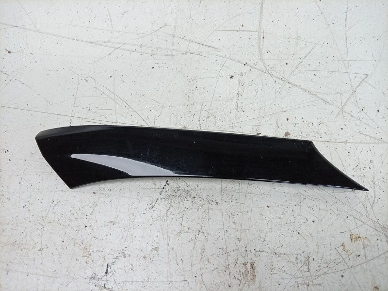 Recambio de moldura para renault 4 e-tech 120 referencia OEM IAM  4EPG8Q 