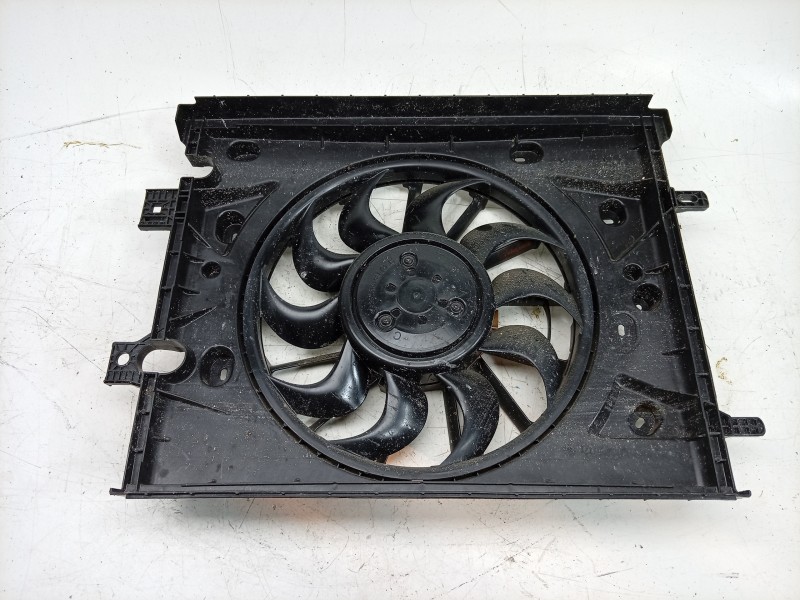 Recambio de electroventilador para renault 4 e-tech 120 referencia OEM IAM 013070840Z 921202305R 