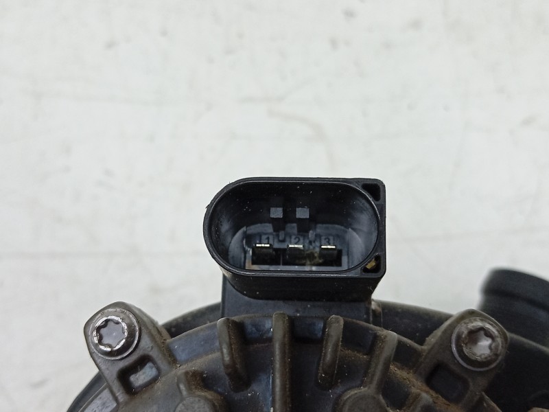 Recambio de bomba agua para renault 4 e-tech 120 referencia OEM IAM   