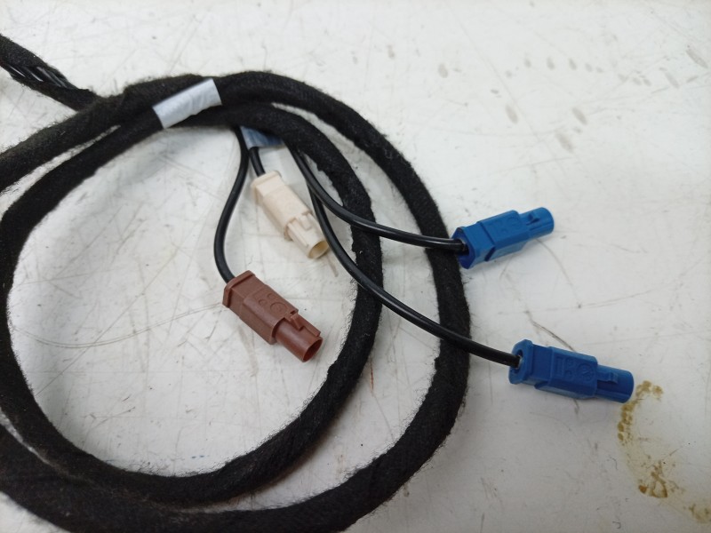 Recambio de antena para renault 4 e-tech 120 referencia OEM IAM  282161699R 