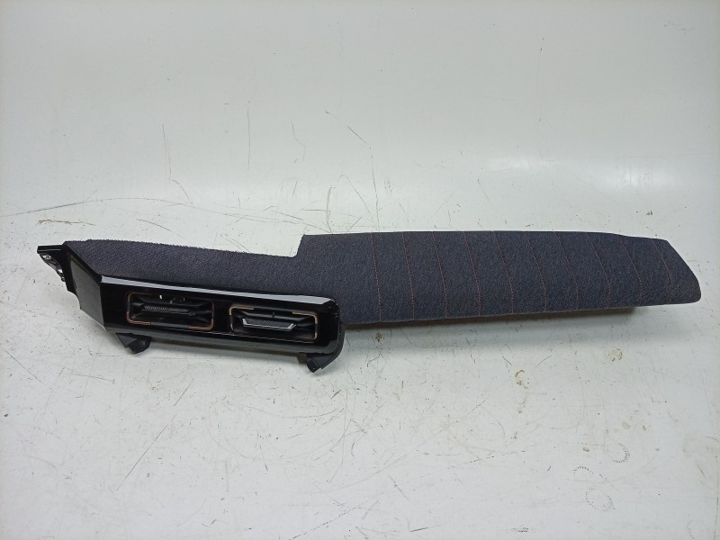 Recambio de moldura para renault 4 e-tech 120 referencia OEM IAM  682102020R 