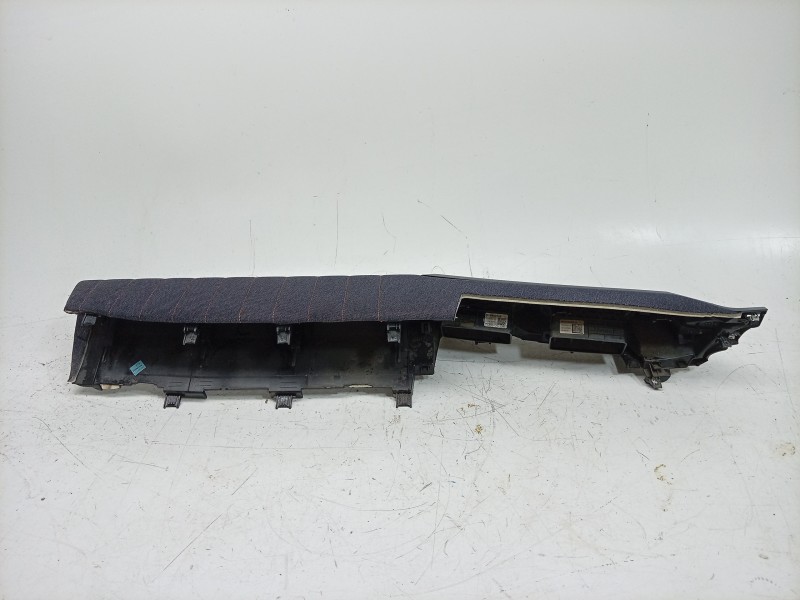 Recambio de moldura para renault 4 e-tech 120 referencia OEM IAM  682102020R 