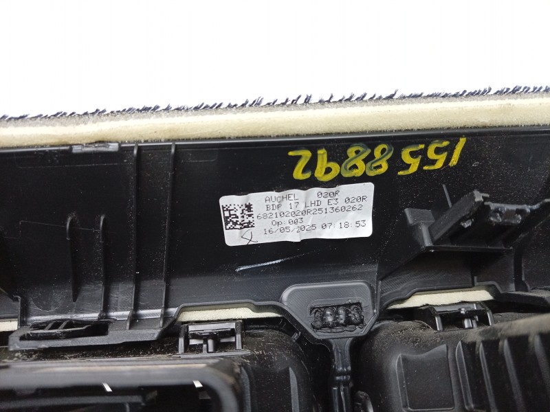 Recambio de moldura para renault 4 e-tech 120 referencia OEM IAM  682102020R 