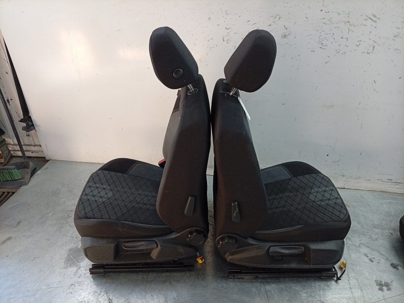 Recambio de juego asientos completo para volkswagen taigo (cs1) 1.0 tsi referencia OEM IAM  2G0881405AN 