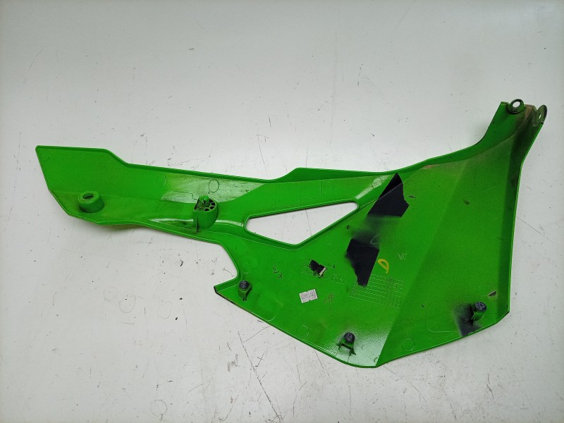Recambio de moldura para kawasaki zx-4r zx-4r referencia OEM IAM  550280735 