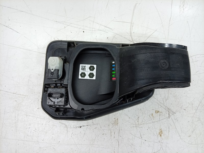 Recambio de tapa exterior combustible para renault 4 e-tech 120 referencia OEM IAM   