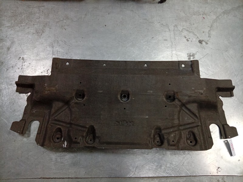 Recambio de cubrecarter para renault 4 e-tech 120 referencia OEM IAM  748140807R 