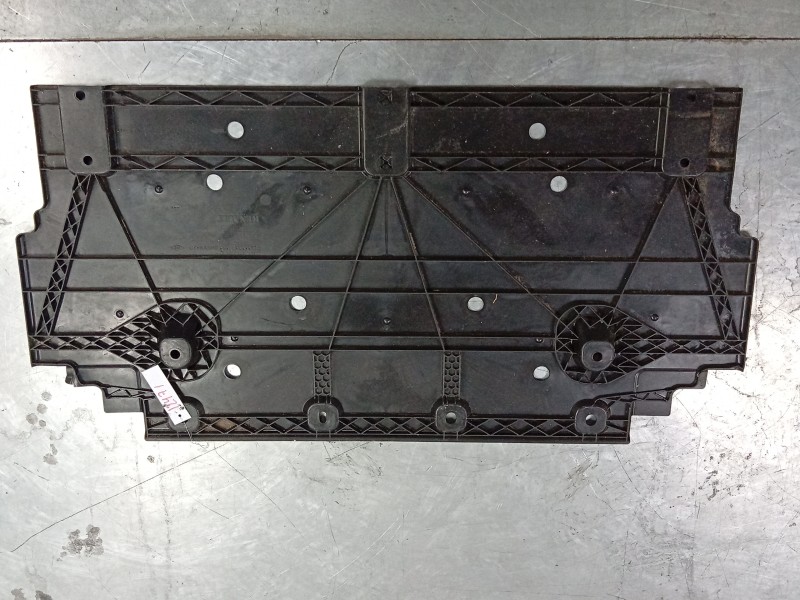 Recambio de cubrecarter para renault 4 e-tech 120 referencia OEM IAM  748189799R 