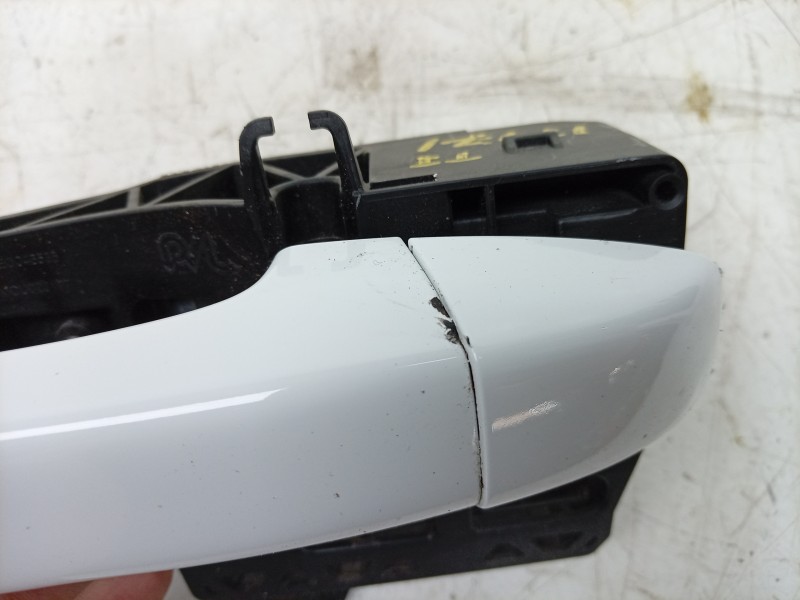 Recambio de maneta exterior trasera izquierda para renault 4 e-tech 120 referencia OEM IAM  806068654R 