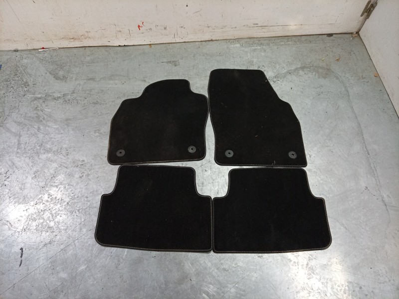 Recambio de juego alfombrillas para volkswagen taigo (cs1) 1.0 tsi referencia OEM IAM  2G1863011B 