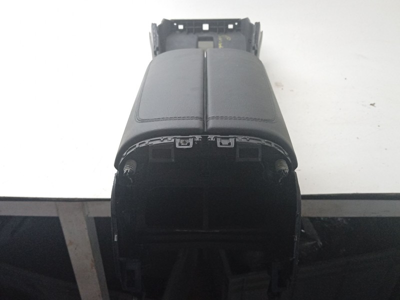 Recambio de apoyabrazos central para mercedes-benz cle cle 220d referencia OEM IAM  A2066809601 