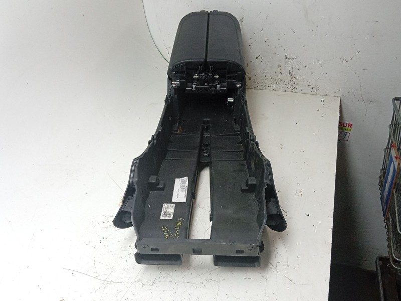 Recambio de apoyabrazos central para mercedes-benz cle cle 220d referencia OEM IAM  A2066809601 