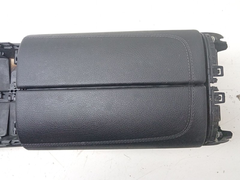 Recambio de apoyabrazos central para mercedes-benz cle cle 220d referencia OEM IAM  A2066809601 