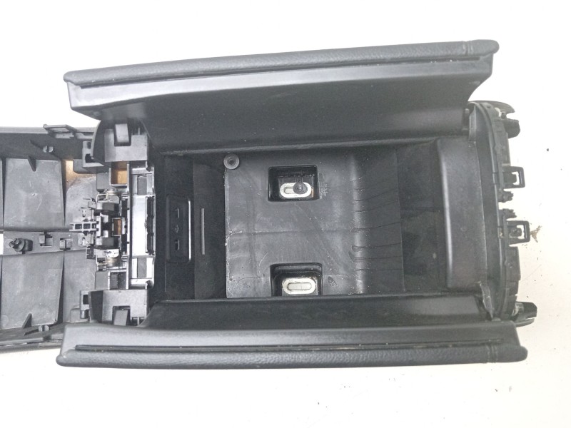 Recambio de apoyabrazos central para mercedes-benz cle cle 220d referencia OEM IAM  A2066809601 