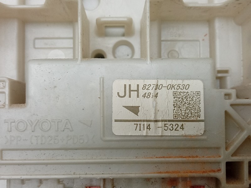 Recambio de caja reles / fusibles para toyota hilux (gun1) doble cabina dlx 4x4 referencia OEM IAM  827300K530 