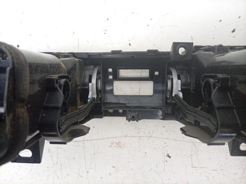 Recambio de rejilla aireadora para toyota hilux (gun1) doble cabina dlx 4x4 referencia OEM IAM  55661KK140 