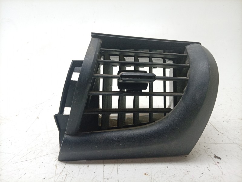 Recambio de rejilla aireadora para toyota hilux (gun1) doble cabina dlx 4x4 referencia OEM IAM  55660YP020 
