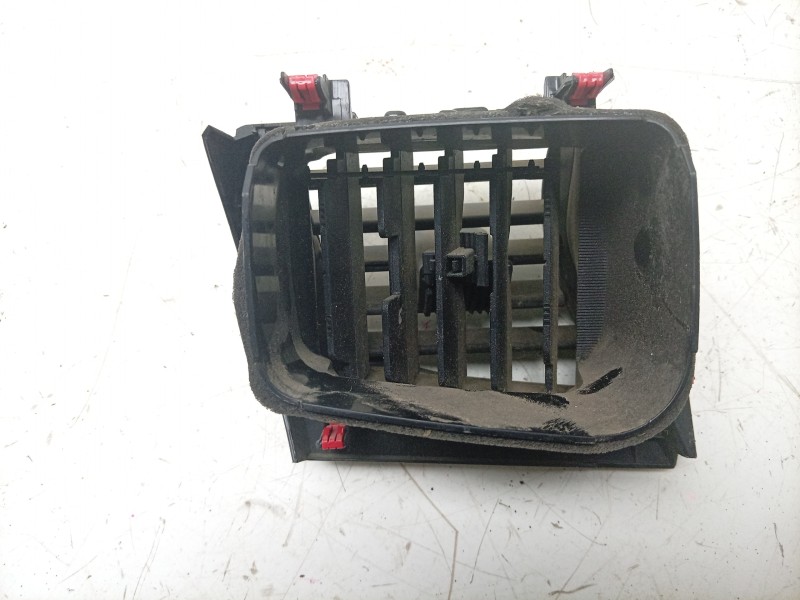 Recambio de rejilla aireadora para toyota hilux (gun1) doble cabina dlx 4x4 referencia OEM IAM  55660YP020 