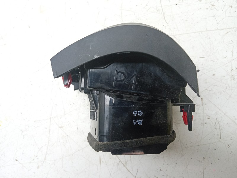 Recambio de rejilla aireadora para toyota hilux (gun1) doble cabina dlx 4x4 referencia OEM IAM  55660YP020 