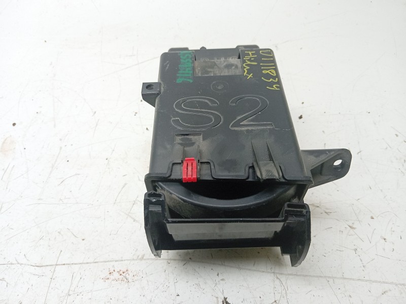 Recambio de moldura para toyota hilux (gun1) doble cabina dlx 4x4 referencia OEM IAM  66995KK020 