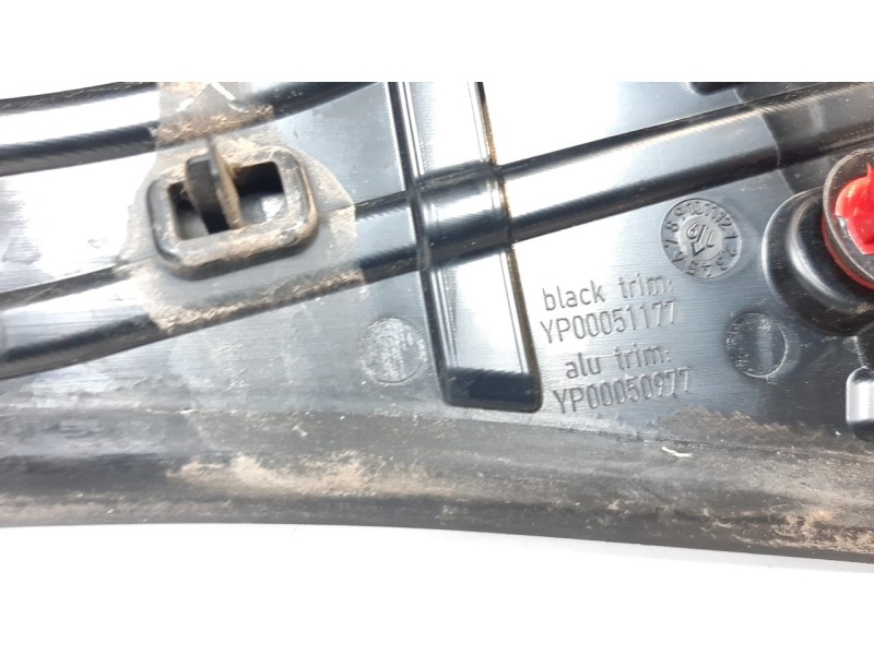Recambio de moldura para opel grandland x ultimate referencia OEM IAM YP00051177  