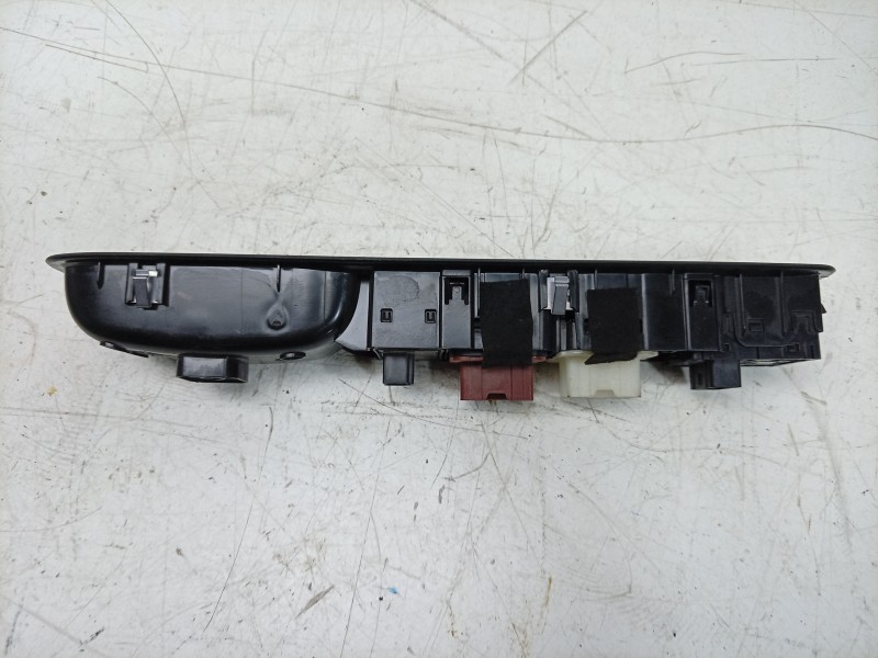 Recambio de mando elevalunas delantero izquierdo para dacia sandero iii 1.0 tce 90 eco-g referencia OEM IAM  254112588R 