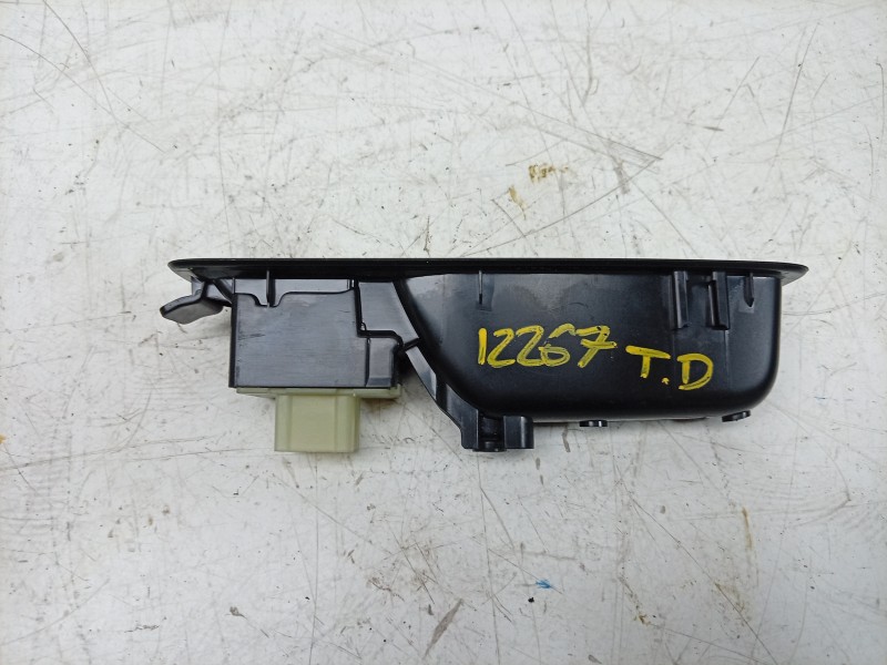 Recambio de mando elevalunas trasero derecho para dacia sandero iii 1.0 tce 90 eco-g referencia OEM IAM  254013145R 