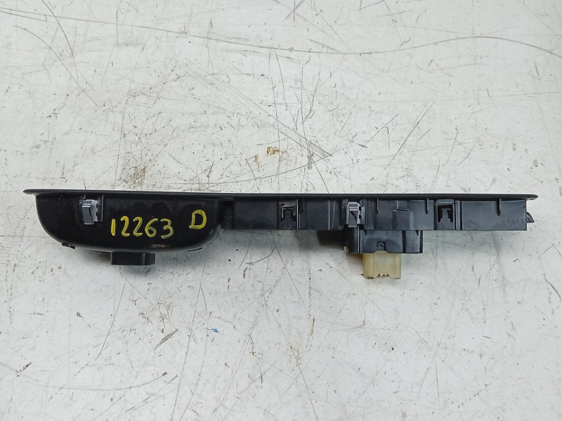 Recambio de mando elevalunas delantero derecho para dacia sandero iii 1.0 tce 90 eco-g referencia OEM IAM  254214937R 