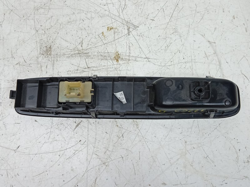 Recambio de mando elevalunas delantero derecho para dacia sandero iii 1.0 tce 90 eco-g referencia OEM IAM  254214937R 