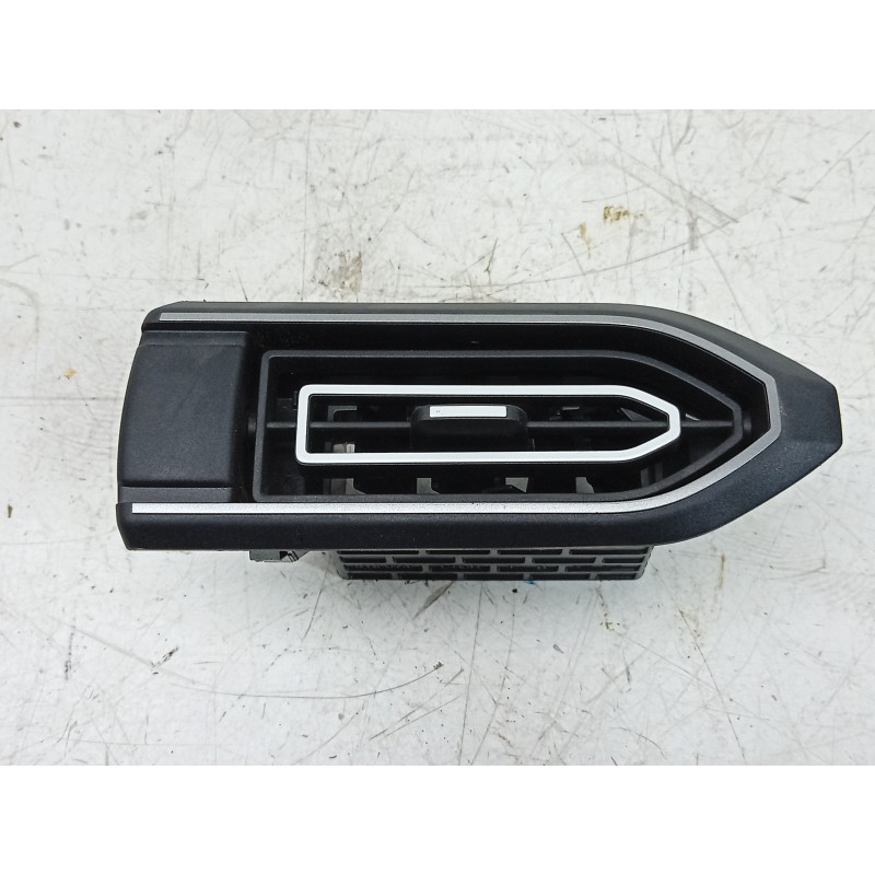 Recambio de aireador izquierdo para dacia sandero iii 1.0 tce 90 eco-g referencia OEM IAM  687613010R 
