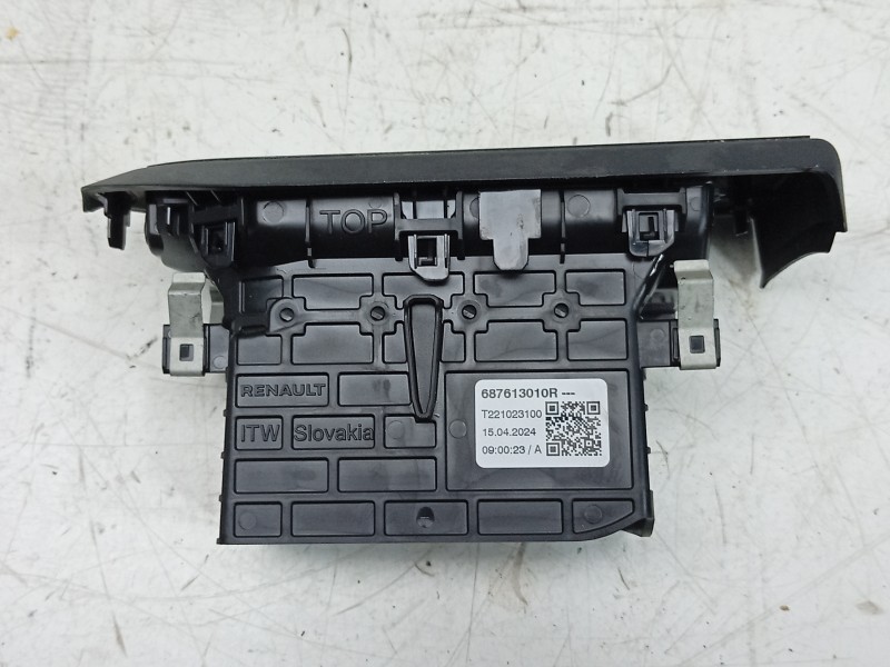 Recambio de aireador izquierdo para dacia sandero iii 1.0 tce 90 eco-g referencia OEM IAM  687613010R 